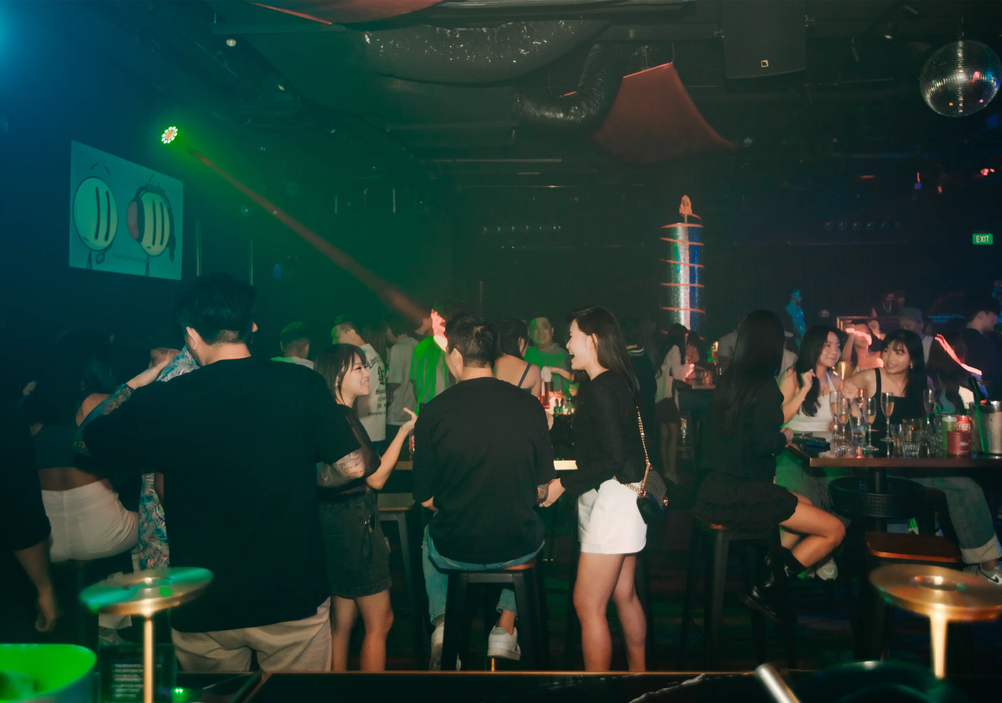 Black Mirror Dance Floor - Immersive lighting