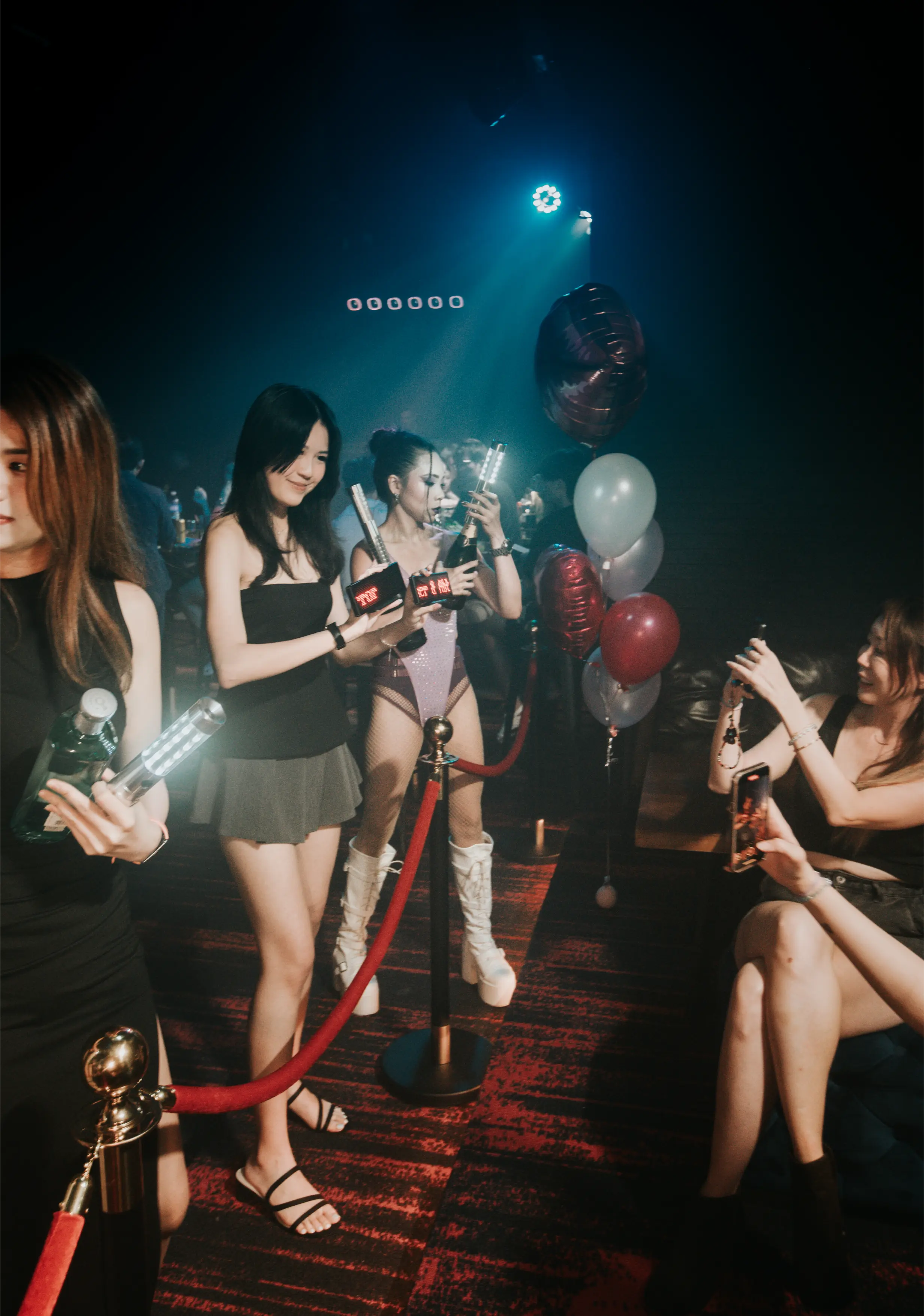 Black Mirror Entrance - Sleek modern design