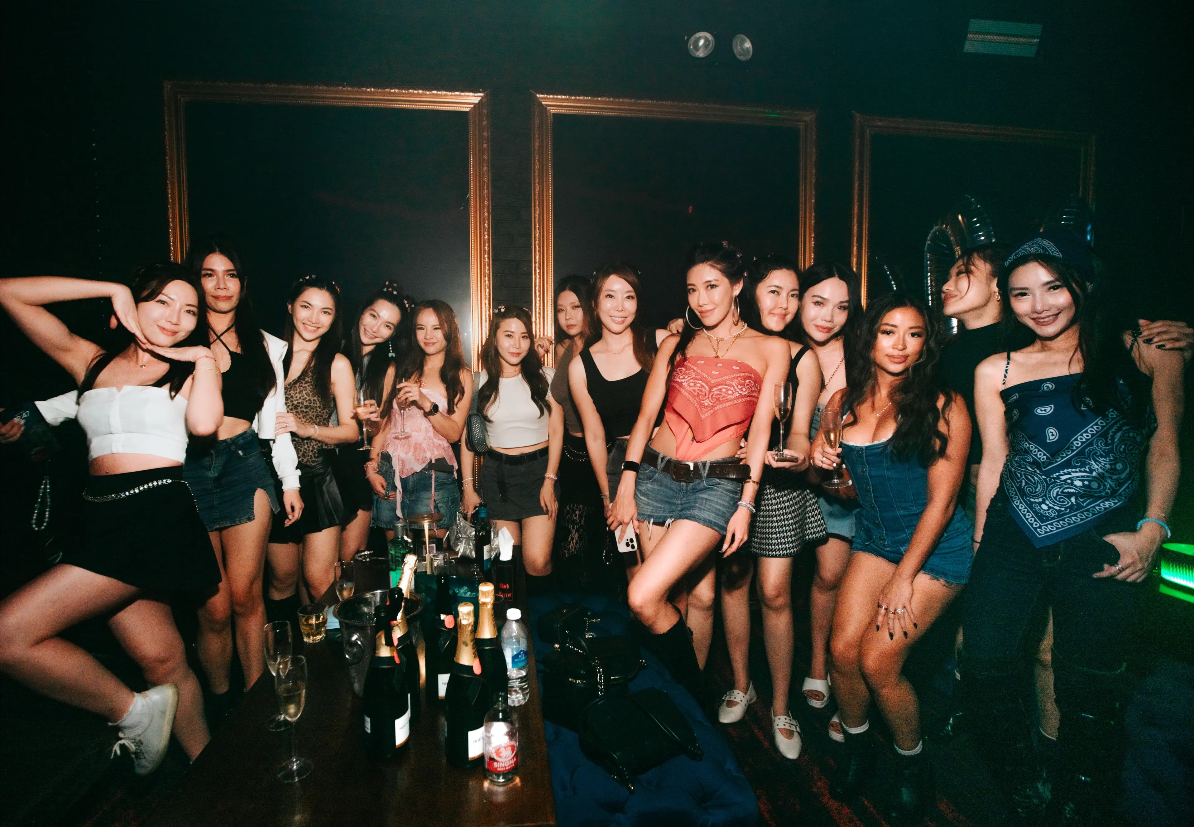 Black Mirror Night View - Singapore nightlife destination